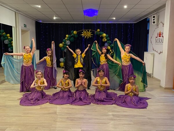kindertanz-mit-kostuem Kindertanz 7-11 Jahre im Tanzstudio Miral in Fürstenwalde